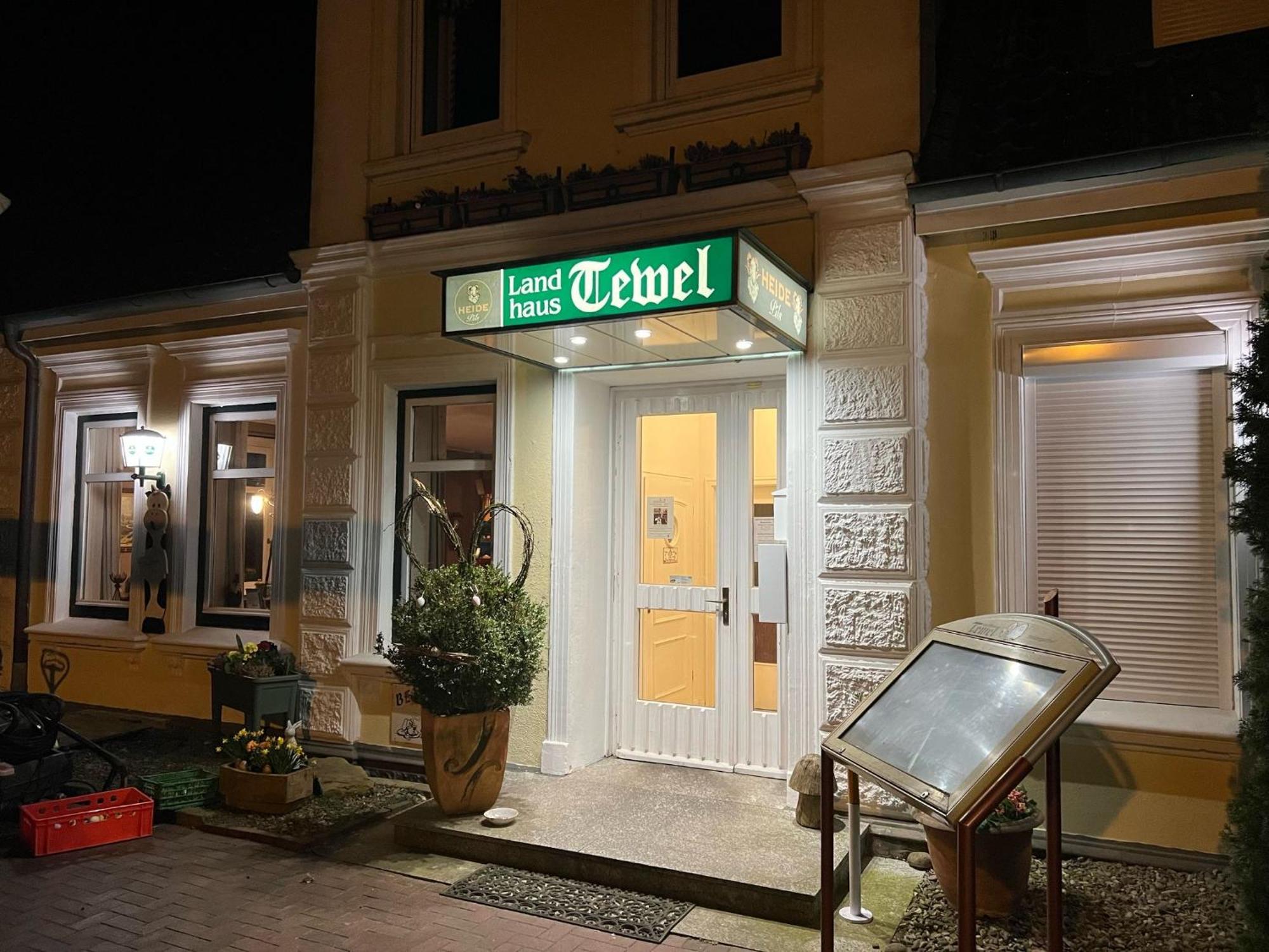 Landhaus Tewel Hotel Mit Restaurant Exterior photo